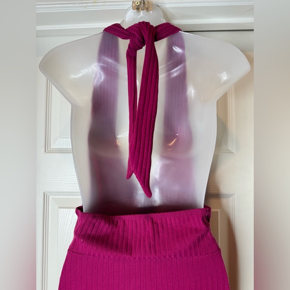 Plunging Neck Backless Halter Bodycon Dress - Picture 7 of 9